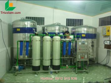 Bộ lọc xử lý nước máy chứa tạp chất làm ố thiết bị